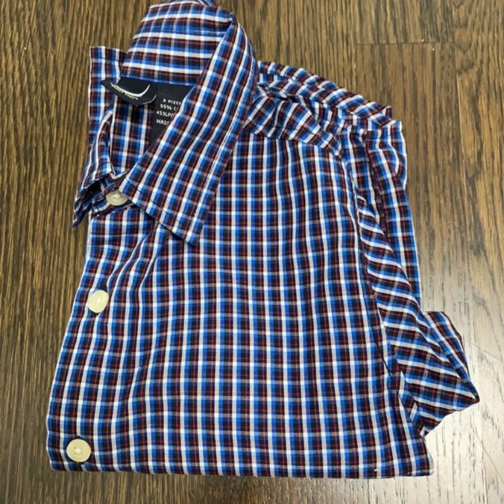 EUC Boys Button Down Shirts size 3T